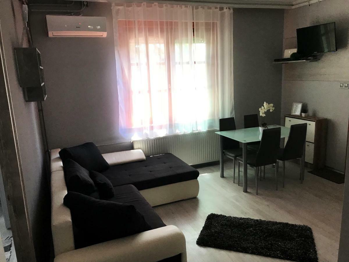 Varga Vendégház Apartamento Tiszakécske Exterior foto